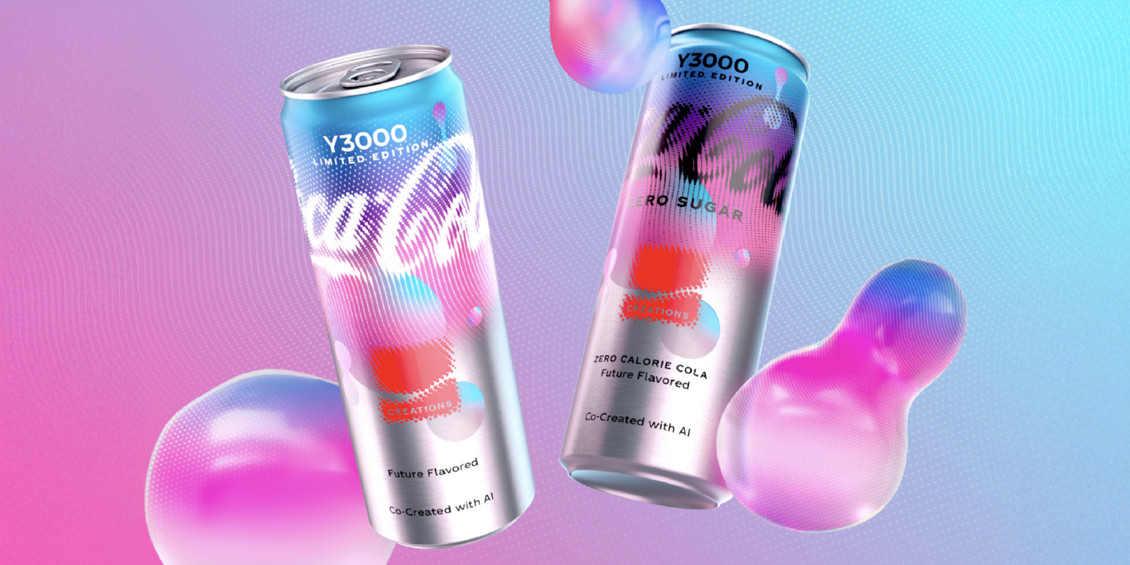 Dos latas de Coca-Cola Y3000, la primera Coca-Cola co-creada con IA y etiquetada como 'sabor futuro', con un diseño futurista de colores azul, rosa y púrpura.